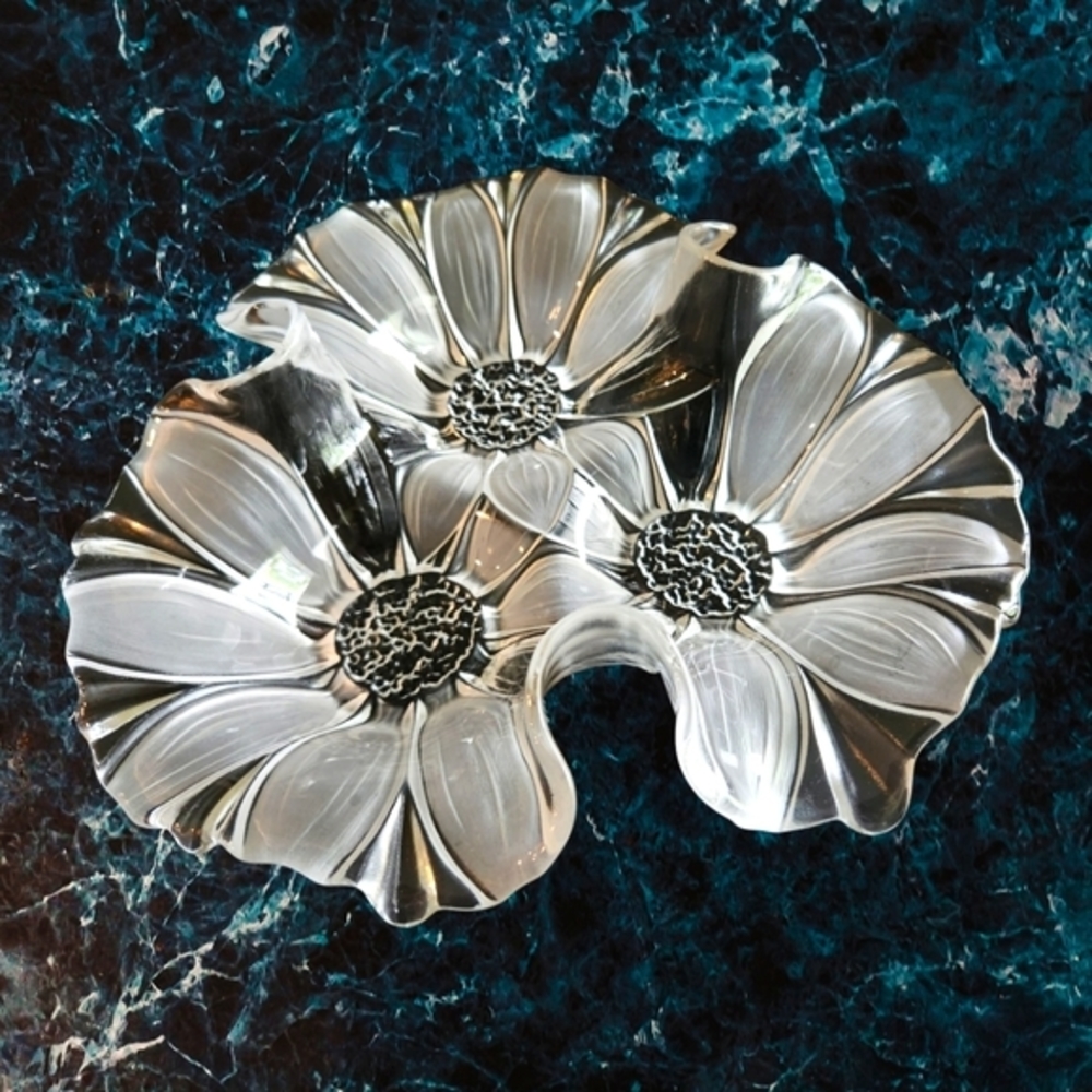 Stunning Mikasa Sunflower‎ Crystal Frosted Glass Divided Dish 10"